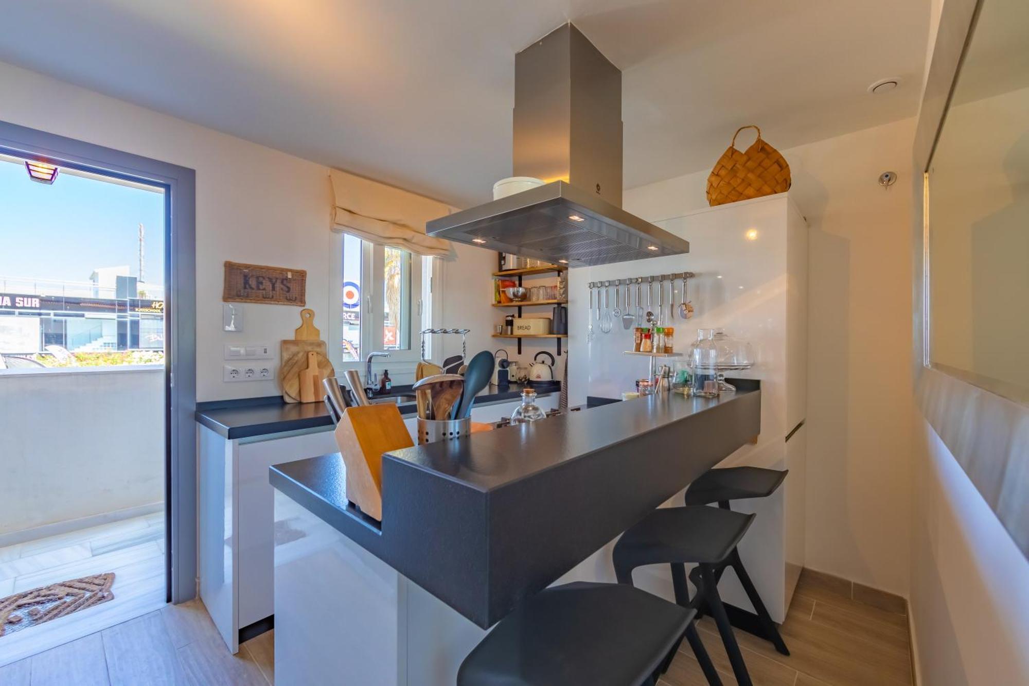 Apartament Terrace, Pool, Near & Office *