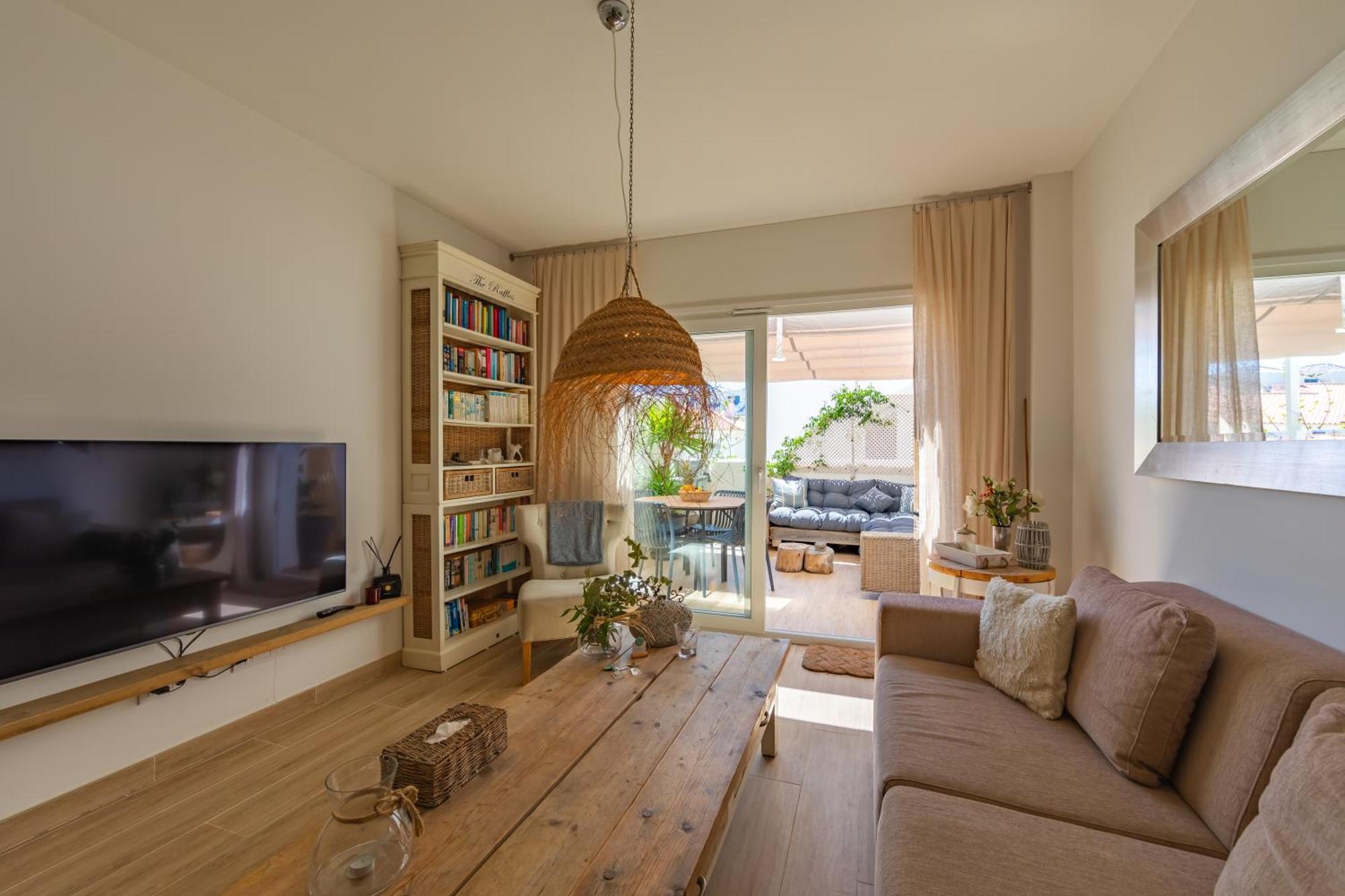 Apartament Terrace, Pool, Near & Office