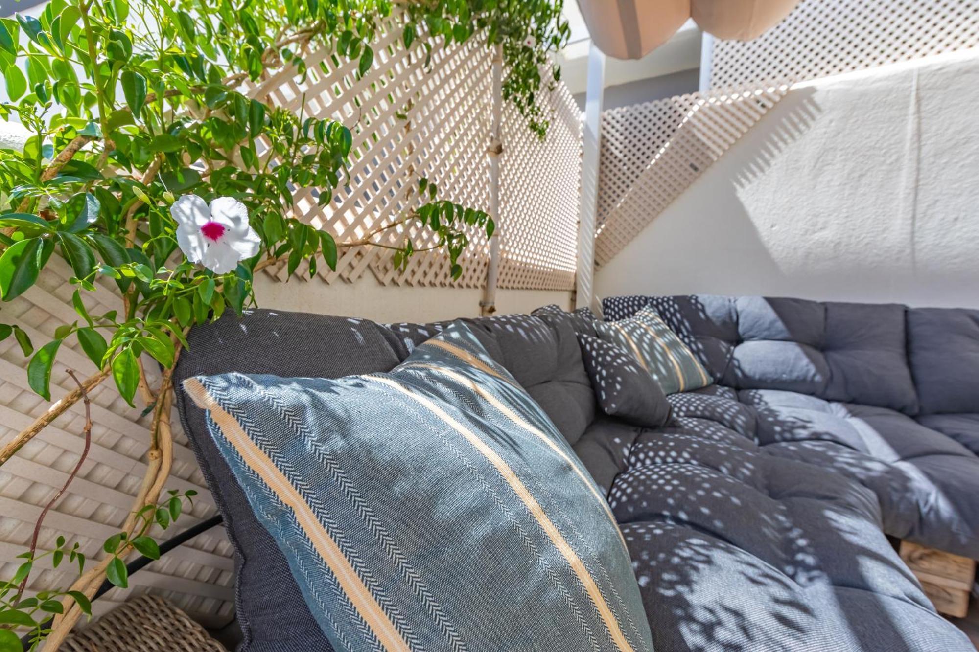 Terrace, Pool, Near & Office Appartement *